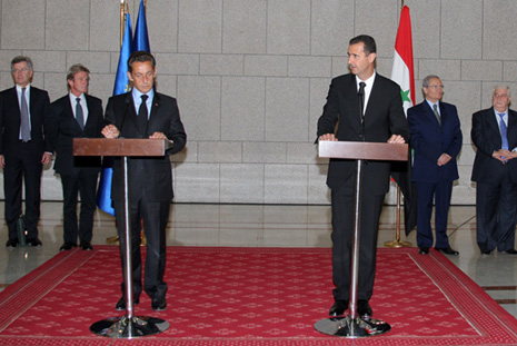 الرئيسان بشار الأسد ونيكولا ساركوزي في المؤتمر الصحفي أمس 