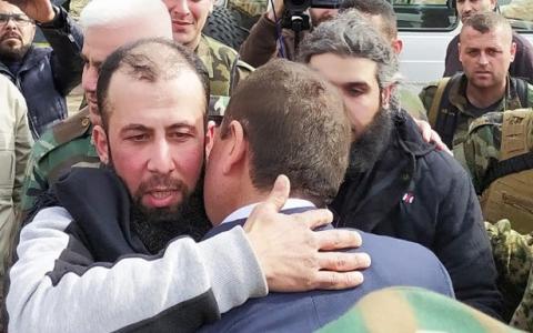  يحرر أسيرَين ويستعيد جثمان أحد جنوده في ريف حلب