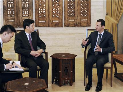 الأسد خلال لقائه تشاي جون في دمشق أول أمس (رويترز) 