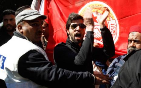 من التظاهرات ضد الحكومة في تونس الشهر الماضي (زبير سويسي ـ رويترز) 