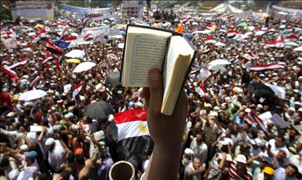 تظاهرة للإسلاميين في ميدان التحرير في القاهرة (أرشيف «السفير») 