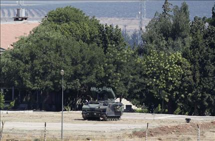 بطارية صواريخ تركية في اقليم هاتاي قرب الحدود السورية امس (رويترز) 