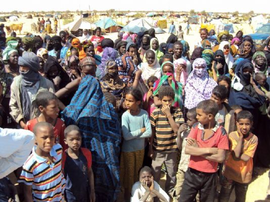 نازحون من مالي إلى الحدود مع موريتانيا 