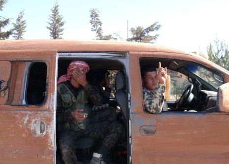 تقدم الجيش في بلدتيّ الطيبة وعدرا البلد في غوطة دمشق الشرقية (الأناضول) 