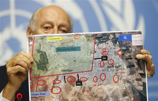دي ميستورا يعرض خريطة عين العرب خلال مؤتمره الصحافي في جنيف (رويترز)