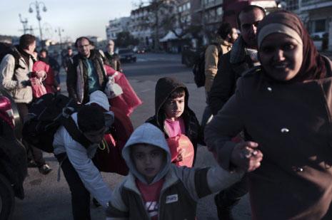 مهاجرون سوريون في اليونان أول من أمس (أ ف ب) 