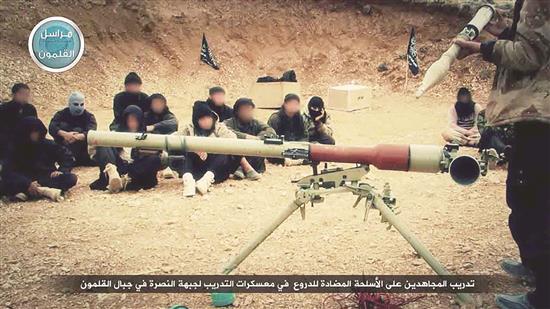 صورة وزعتها «جبهة النصرة» لمسلحين تابعين لها يتدربون في إطار حملتها الدعائية في القلمون