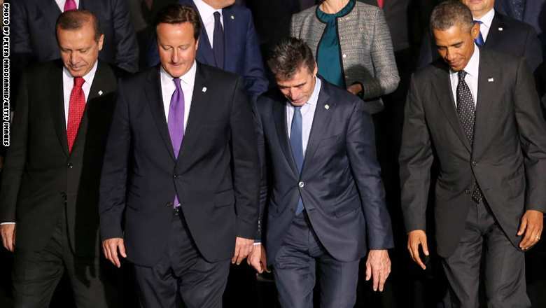 من اليسار، الرئيس التركي رجب طيب أردوغان، رئيس وزراء بريطانيا ديفيد كاميرون، الأمين العام لحلف الناتو اندريه فوغ راسموسين، والرئيس الأمريكي باراك أوباما خلال قمة الناتو في ويلز 4 سبتمبر/ أيلول 2014