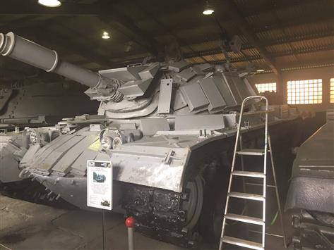 الدبابة الإسرائيلية في متحف المدرعات في موسكو