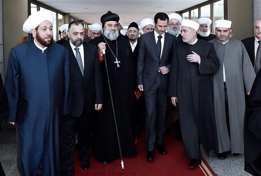 الأسد خلال لقائه رجال الدين المسلمين والمسيحيين في دمشق امس (ا ب ا)