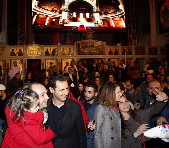   بالصور.. بشار الأسد وزوجته يفاجئان رواد كنيسة دمشق لمشاركتهم الاحتفالات بعيد الميلاد