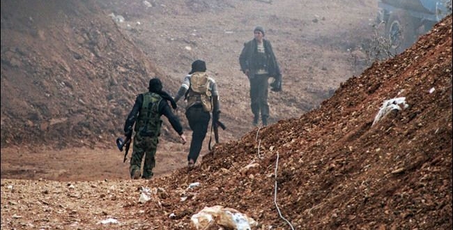 مئات المنشقين عن “داعش” يتسللون إلى تركيا عبر إدلب