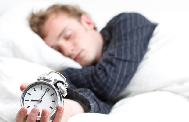 كيف تجعل نفسك تغرق في النوم في دقيقة واحدة فقط! 