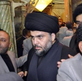 الزعيم الشيعي مقتدى الصدر يزور ضريح الإمام علي في النجف بعدعودته من إيران