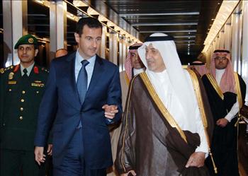 الأمير خالد الفيصل يستقبل الأسد في جدة أمس