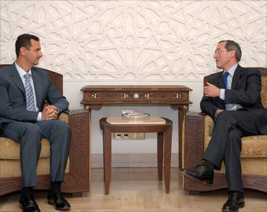 الرئيس الأسد مع الأمين العام لقصر الإليزيه كلود غيان