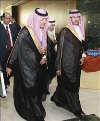 الفيصل خلال مغادرته اجتماع الوزراء العرب في سرت أمس