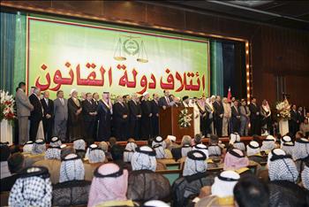 المالكي خلال إعلان «ائتلاف دولة القانون»، بمشاركة أعضاء الائتلاف، في المنطقة الخضراء في بغداد أمس
