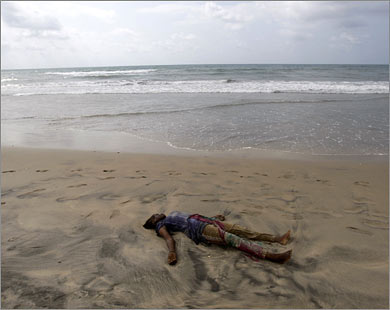 جثة لاجئة إثيوبية لفظتها الأمواج على سواحل اليمن