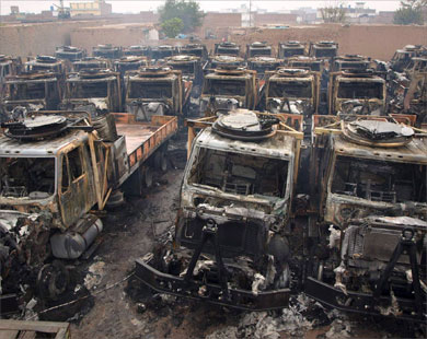 شاحنات دمرتها طالبان كانت محملة بإمدادات للقوات الأميركية بأفغانستان.