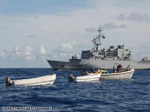 قوات بحرية دولية تلاحق القراصنة في خليج عدن