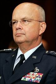 الجنرال ميشيل هايدن رئيس وكالة المخابرات المركزية الأمريكية 