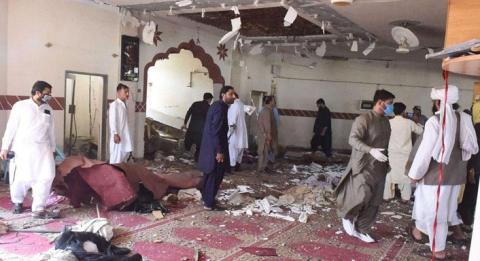  إثر تفجير انتحاري استهدف مسجد في باكستان
