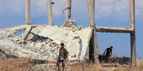  السوري يبدأ نزع الألغام في بلدة خان شيخون بعد تحريرها