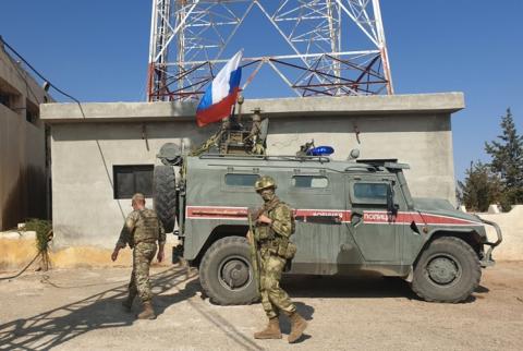 الشرطة العسكرية الروسية أولى دورياتها في مدينة عين العرب الحدودية (أ ف ب )