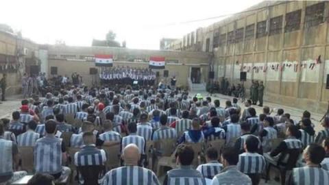  الفرح في سجن دمشق المركزي .. وحفل موسيقي بمشاركة السجناء