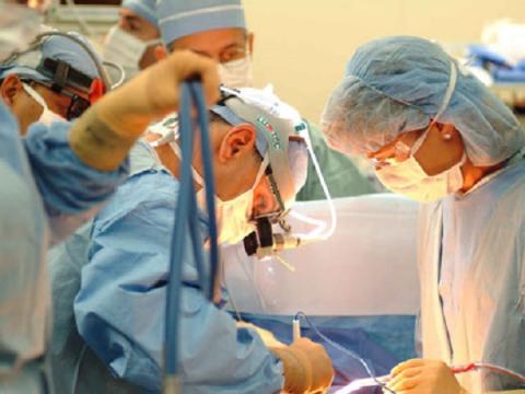  سوريون وإيطاليون يجرون عمليات نوعية في مشفى جراحة القلب في دمشق