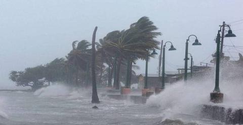  عربية تحذر المواطنين من إعصار من الدرجة الأولى يضرب سواحلها