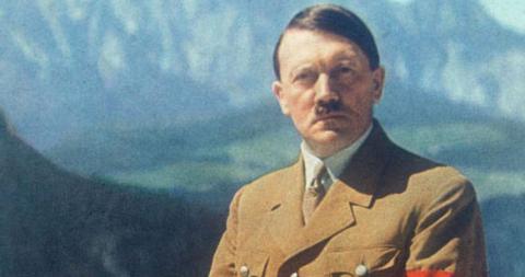  هتلر» السياسي الألماني، مؤسس الحزب النازي