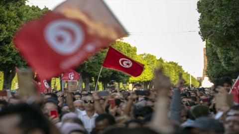  يحرق نفسه احتجاجاً على الأوضاع المعيشية في تونس