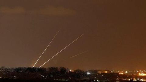  3 صواريخ تستهدف مستوطنات غلاف غزة