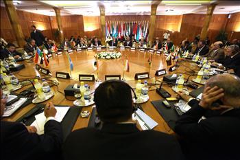  الجامعة العربية خلال اجتماعهم في مقرها في القاهرة أمس