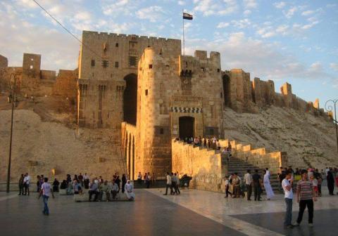 1000 ليرة غرامة رمي “قشر البزر” في محيط قلعة حلب
