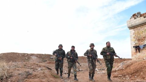 حميميم: إصابة 12 جنديا سوريّا بقصف وقنص في إدلب واللاذقية