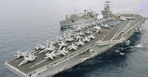  الأمريكية تنفي وجود أي “تهديدات” وراء إعادة حاملة الطائرات إلى الخليج