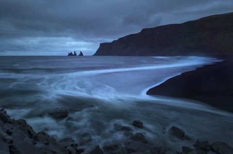  الجن في أيسلندا.. عالم “مسحور” من الجبال والرمال السوداء