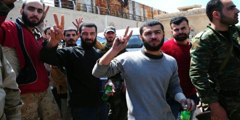  يحرر 8 مختطفين كانت تحتجزهم المجموعات الإرهابية في الغوطة.