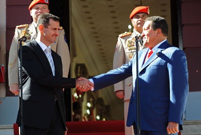 الأسد وشافيز في لقاء سابق