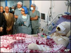 أطلق إحراق الشاب محمد البوعزيزي نفسه اعتراضا على البطالة موجة احتجاجات ضد الحكومة
