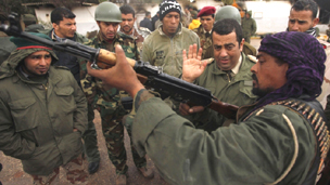 يقول المعارضون الليبيون انهم صدوا هجوم قوات القذافي على مصراته