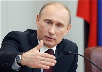 بوتين خلال تحدثه الى اعضاء الدوما في موسكو امس (ا ب) 
