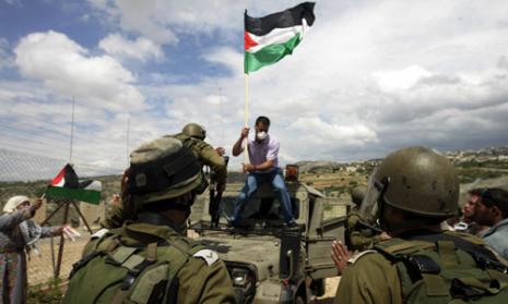 الفلسطينيون يقاومون الاستيطان لوحدهم (مجدي محمد - أ ب)