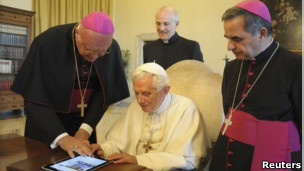 يستخدم الفاتيكان مواقع تويتر وفيسبوك ويوتيوب لنشر رسالته 