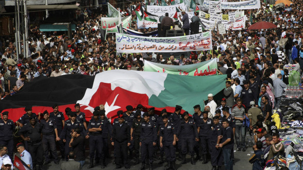 شهدت الأردن مؤخَّرا موجة من المظاهرات التي طالبت بالتغيير السياسي والاقتصادي.