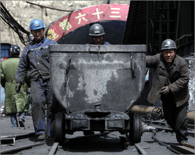 تتكرر كوارث المناجم بالصين وتحصد آلاف العمال كل سنة (رويترز-أرشيف)