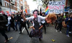 من تظاهرات الطلاب وسط لندن أمس (ليون نيل ــ أ ف ب)